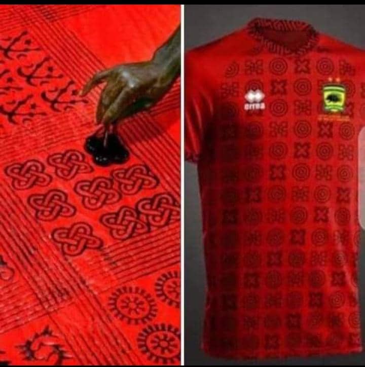 Smith_Lewis100's tweet photo. @nezzer_MUFC Is better than the funeral Jersey ...we don't want crying every week https://t.co/j0qnSIX4m5