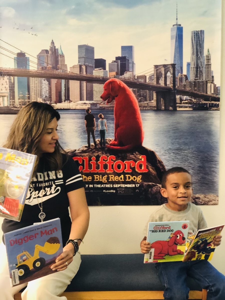 AvalosLibrarian's tweet image. Ms. Moreno and I welcomed our first #MVHSCommunityLIBRARY patron! #WeAreClint #FutureLobo  @RTMVHS @GeoffreyKimble1 @motamvhslobo @DrJuanIMartinez @CAragon_CI @JParker_CISD