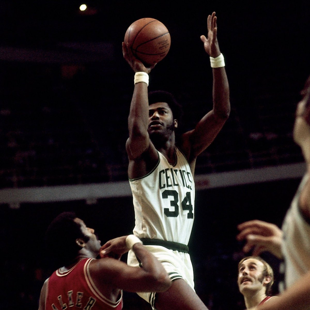 celtics's tweet photo. 3️⃣4️⃣ days til Opening Night ☘️ https://t.co/n6EcUiyj6P