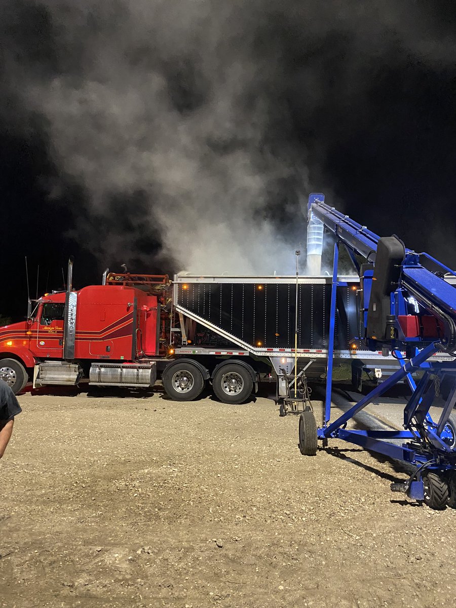 matchizen's tweet image. Either that’s some heated canola or dusty corn #loadin #kenworth #doepker #brandt