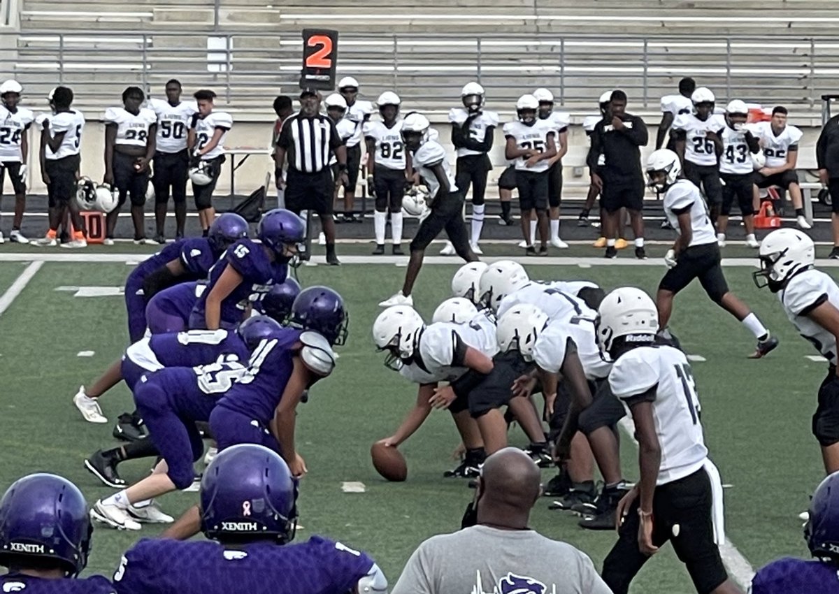 rrodriguezrn's tweet photo. Call me partial.. #58 #oline #center proud of all the boys! https://t.co/b5tm9pBkGl