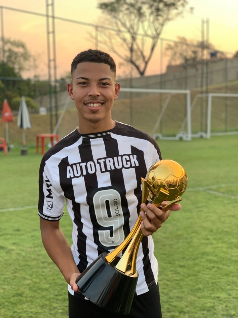pedroataide_9's tweet photo. não foi um dos meus melhores jogos , mais o que importa é o título 🤪🙏🏾 https://t.co/RDgJmpTGmF