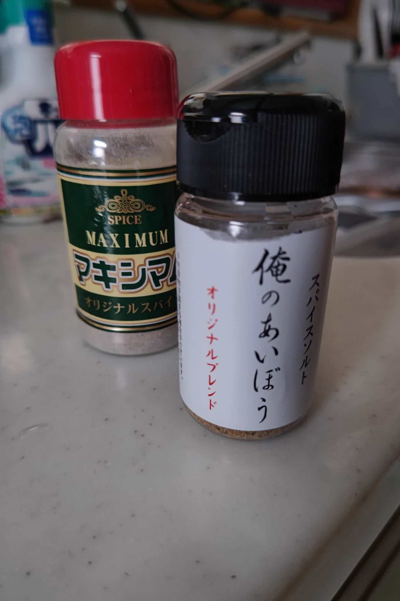 @kakeakami マキシマムも旨いし 
『オレのあいぼう』もオススメ
マキシマム＋🧄って感じの味 