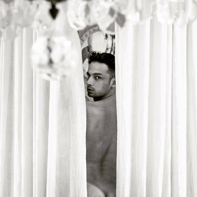 Good behaviour #malephotography #mamenudity #artnudity #love #potd #tgif #gaymen #gaylove #malemodel