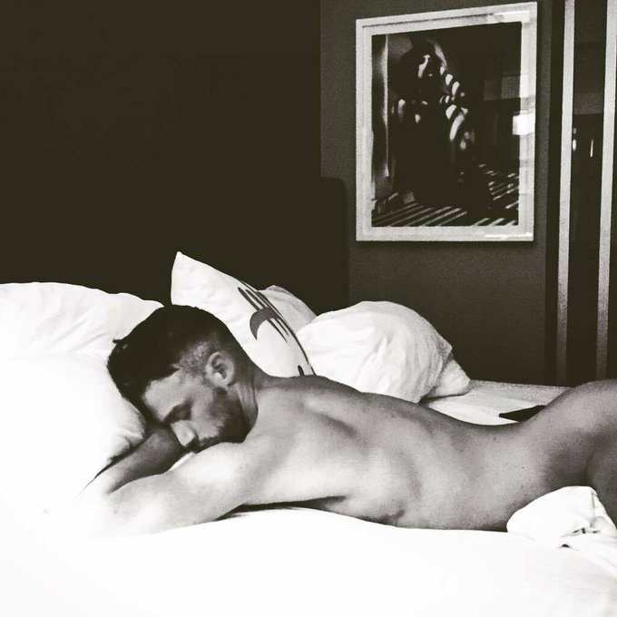 The arch #malemodel #malephotography #archedbackpose #gayphoto #gay #artnudity https://t.co/emRhOng1a1
