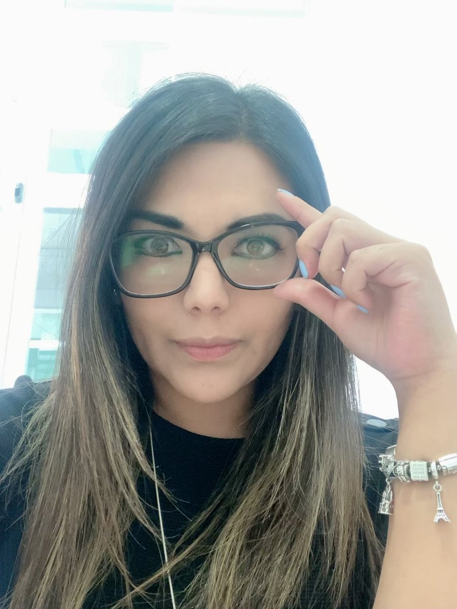 zeki139's tweet photo. Jueves! 👩🏻‍⚖️🤓
#Jueves 
#abogada 
#ALos30 https://t.co/kKVvpVyOcW