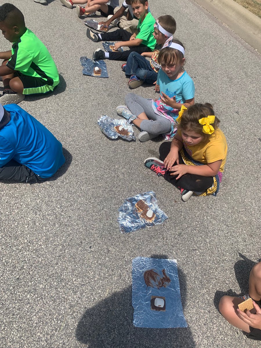 MrsMickan's tweet photo. Our first science experiment. We are learning about natural heat and man made heat. We made s’mores outside using natural heat with the sun. When the clouds were covering the sun. They would start shouting out .. sun sun sun 🌞 . #whatAdistrict @LampasasISD @LampasasTCE https://t.co/ZRfDb2lbVZ