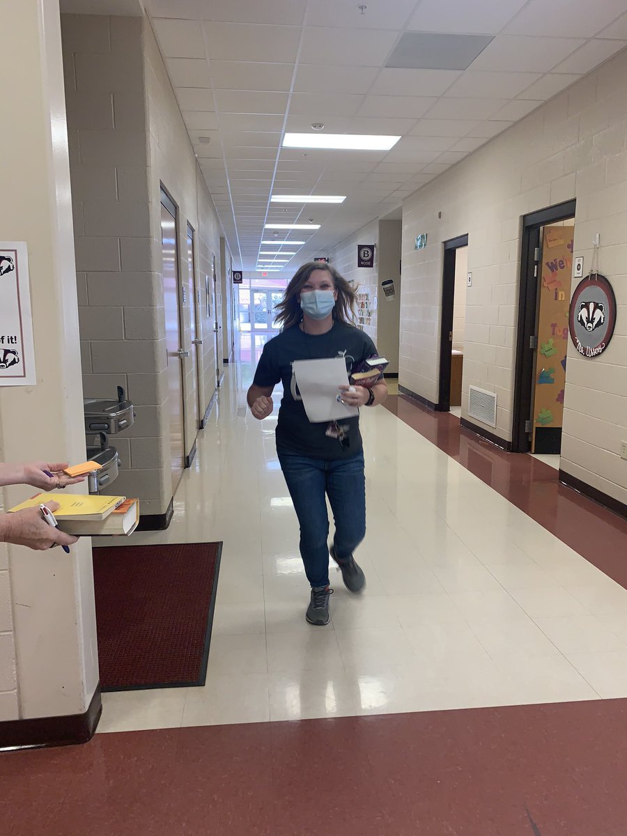 kmills_8's tweet photo. @BeebeMiddle teachers started off our staff meeting on Tuesday with a scavenger hunt! Thanks @donmoneybadger for planning this fun activity! #BMSTogether #BPRD https://t.co/BcAPSXaaEd