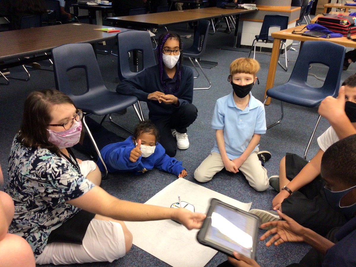 CollinsClass128's tweet photo. Students worked to code iRobots on their own as a collaborating group for the first time.  They gave it a thumbs up.  @dpvils; @iRobotEducation; @FarnsleyLibrary https://t.co/oRdvPTM3il