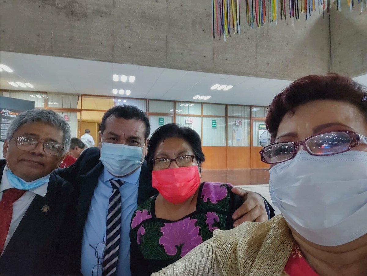 MariaRoseliaJi1's tweet photo. 🇲🇽 Los Diputados del Partido del Trabajo estuvimos presentes en la conmemoración del CCXI Aniversario del Grito de Independencia de México.
¡Viva México! 
¡Viva Chiapas! 
¡Unidos por la Justicia!
#RoseliaContigo 🙋🏻‍♀️ https://t.co/BPye6vSoWc