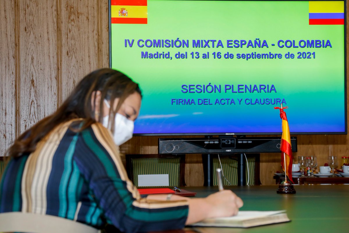 mindefensa's tweet photo. Hoy, se clausuró la IV Comisión Mixta #España #Colombia, #Comixta, donde se trazó la hoja de ruta en materia de lucha contra el delito y el fortalecimiento de la seguridad, que permitirá una mayor cooperación en la lucha contra la delincuencia organizada
CC @JuanaAcostaG https://t.co/oKdkiROsyz