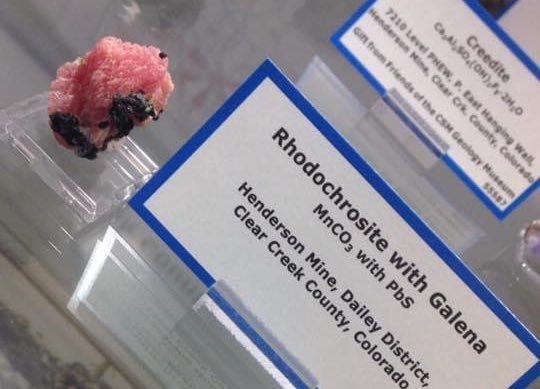 foramfriday's tweet photo. Feeling nostalgic because @isitsilty is the rhodochrosite (CO state mineral) to my galena (MO state mineral) https://t.co/SWwKrw9WBF