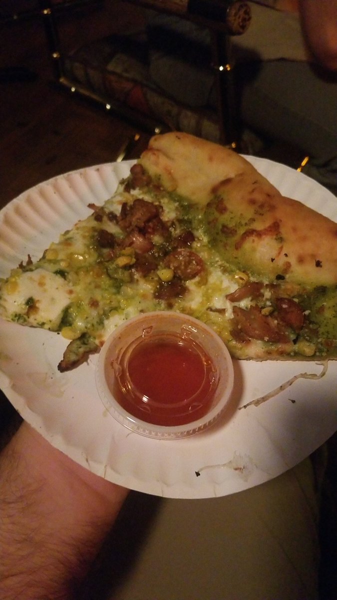 meekbeak's tweet photo. PIZZA CHEEKS!! #DTSFshowdown21 https://t.co/eVnPzrkIm1