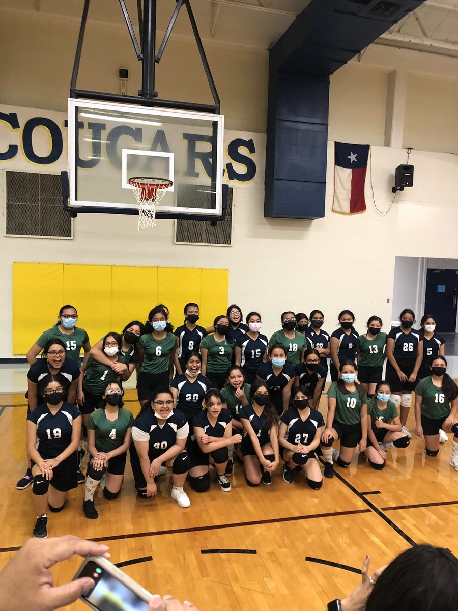 CarLyEnriQuez's tweet photo. Great job Valeria and #ladycougars on your game today 🏐🏐🏐 @CuatesAthletics #futureladyfalcons https://t.co/grEBVwGOIH