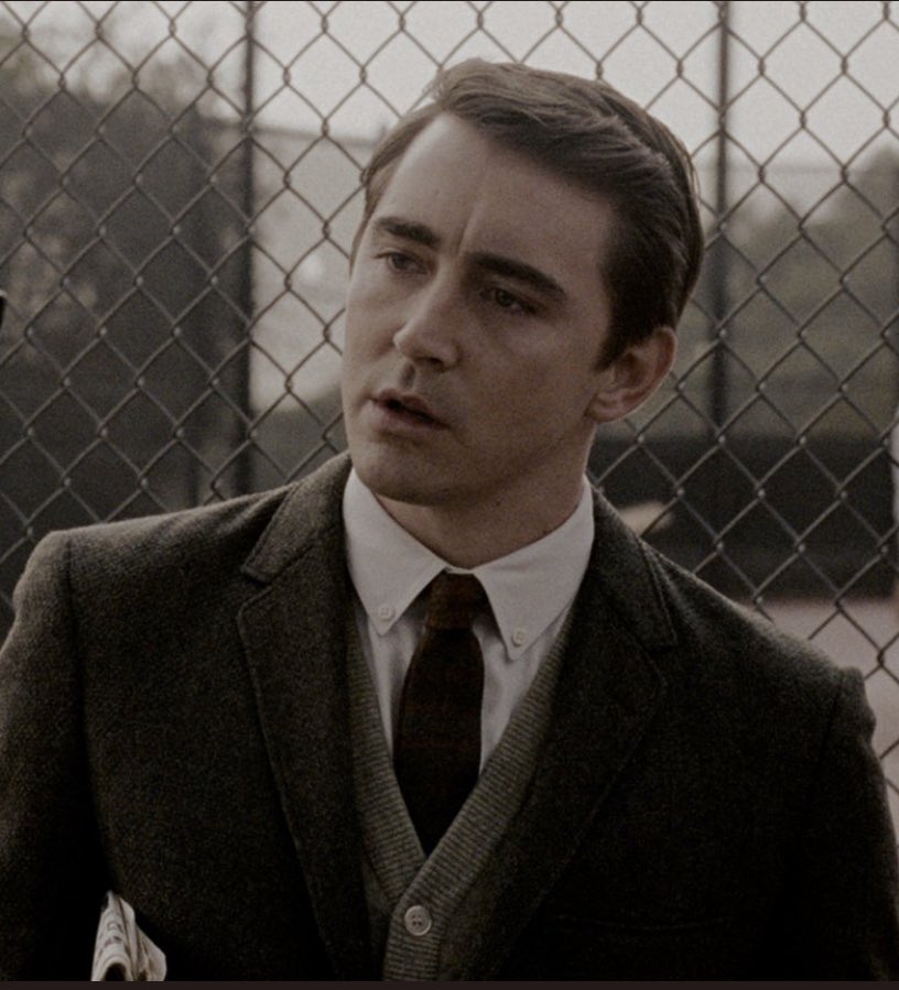 Colin Firth: Stares @ tennis players

Me: *zooms in and crops for optimal viewing*