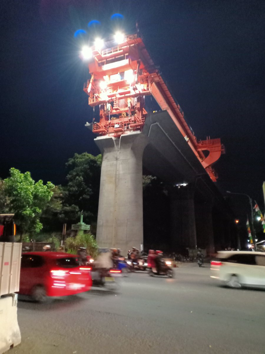 CRECofficial's tweet photo. On September 5, the 500th box girder was successfully erected in the No. 4 beam yard of the CREC co-contracted Jakarta-Bandung high-speed #railway project. Since the beginning, the project department has gone out of their way to ensure the early opening of the project. https://t.co/Wdb82wgRUO