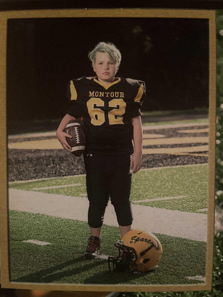 UnfilterednLoud's tweet photo. I absolutely can’t take how much I love him and this picture 🥰 #MLS #MontourProud #LoveMyHusk https://t.co/nxAL5RplNI