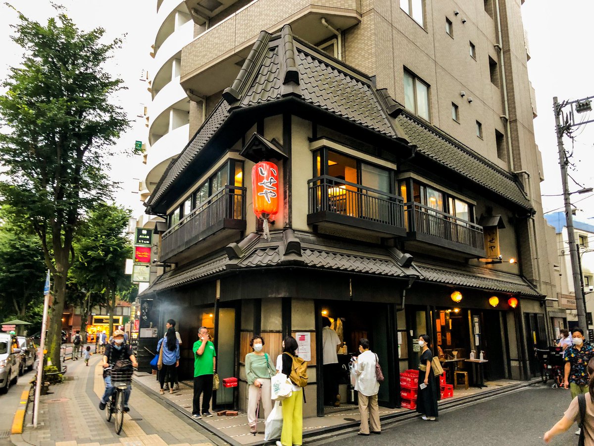ippei_peipei's tweet photo. "焼き鳥" Yakitori "いせや" Iseya ★5    @"吉祥寺" Kichijyoji 

・This Barbecued chicken's restaurant is very popular, crowded with a large number of Yakitori lovers.
・Charcoal grilled Yakitori are very savory and juicy. Especially recommend is "手羽先" Tebasaki, chicken wings! https://t.co/BwtnA24wYm