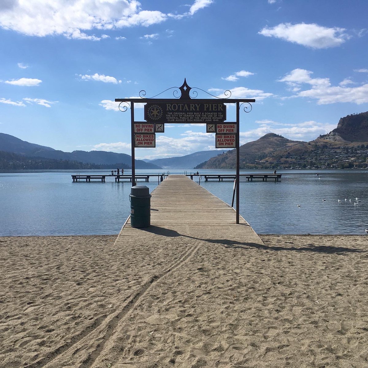 AIAO_SD22's tweet photo. We are grateful to have started our year with a wonderful community building day together at Kal Beach. Big thanks to Kalavida Surf Shop for hooking us up with paddleboard rentals. Our students enjoyed learning to SUP, creating new bonds, and taking risks. 😊

@SD22Vernon https://t.co/fLRfzk84CN