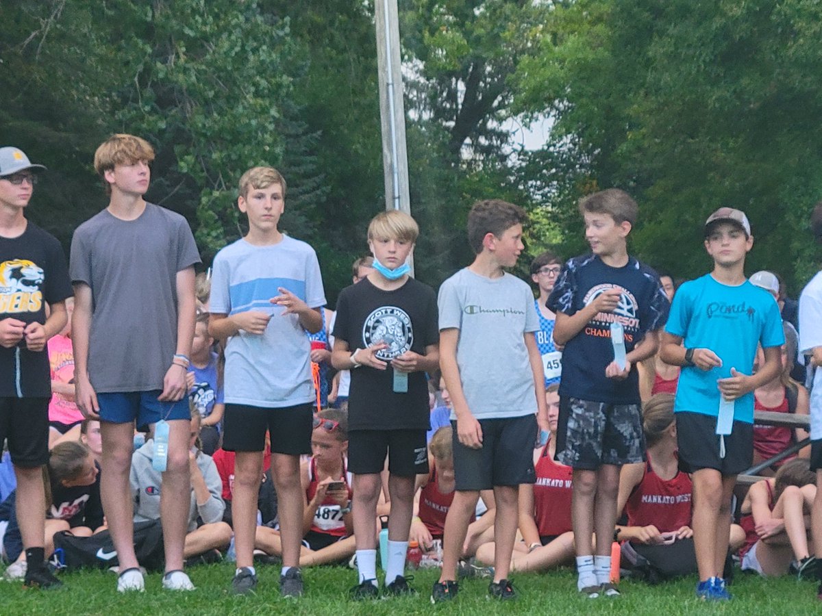 Wilson Menden, Brodie Barrett, and Domenek Williams all placed in the top 20 at the Hutchinson Invite