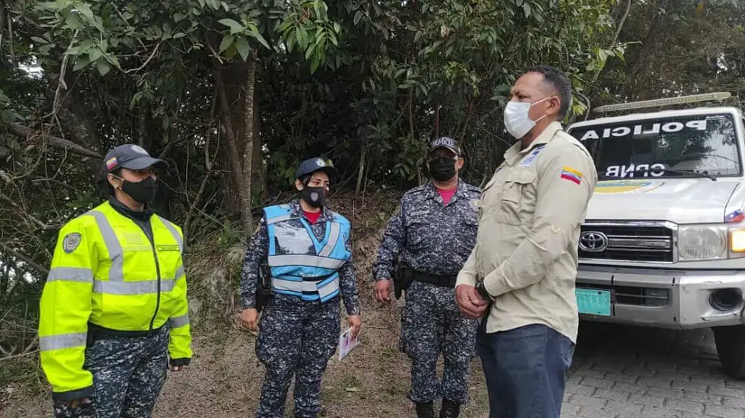 VipresegOficial's tweet photo. El Viceministro de @VipresegOficial G/D @PalenciaEndes realizó una supervisión a los cinco Cuadrantes de Paz que se encuentran ubicados en el P.N. Waraira Repano, con la finalidad de constatar los tiempos de respuesta ante una llamada al cuadrante y el estado de las unidades. https://t.co/G0mBpGu7VZ