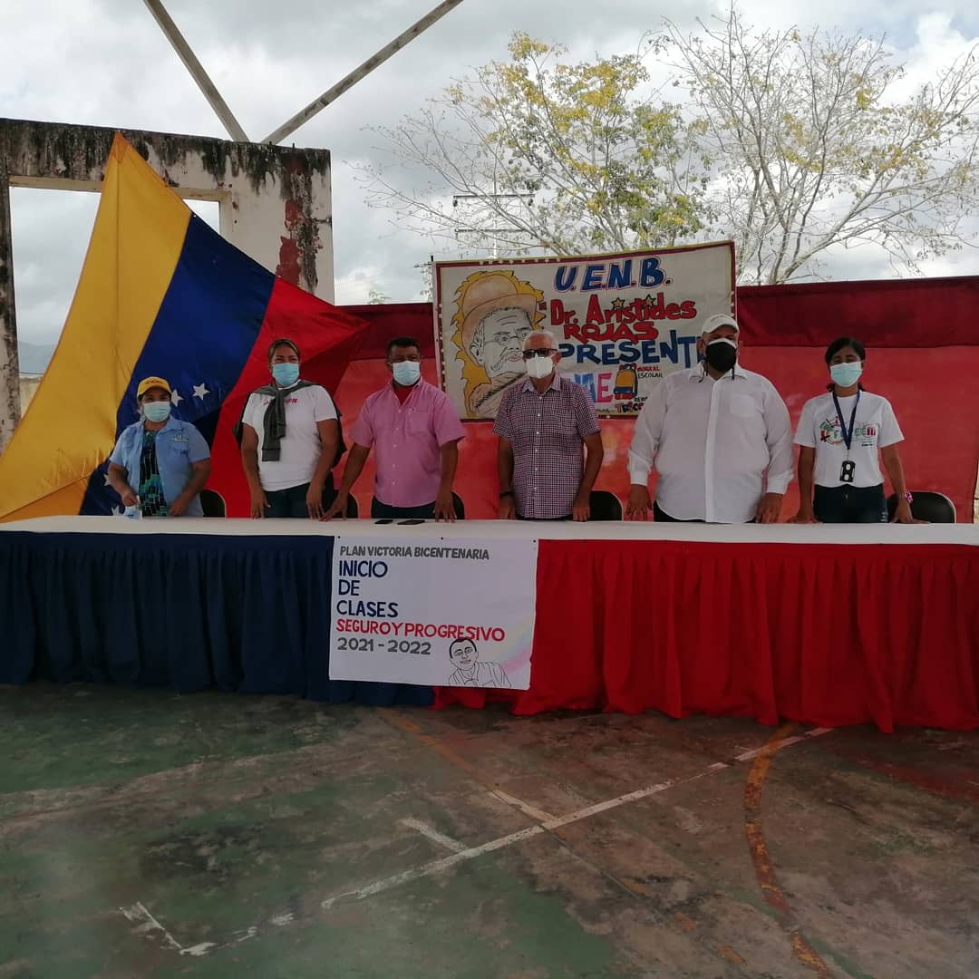 #Hoy dando apertura al Plan Victoria Bicentenaria de Inicio de Clases Seguro y Progresivo 2021-2022, en la UENB Arístides Rojas, Municipio Roscio Nieves, en el Estado Bolivariano de Guárico. ¡VIVA LA PATRIA! #AlTrabajoNadaNiNadieLeGana @NicolasMaduro