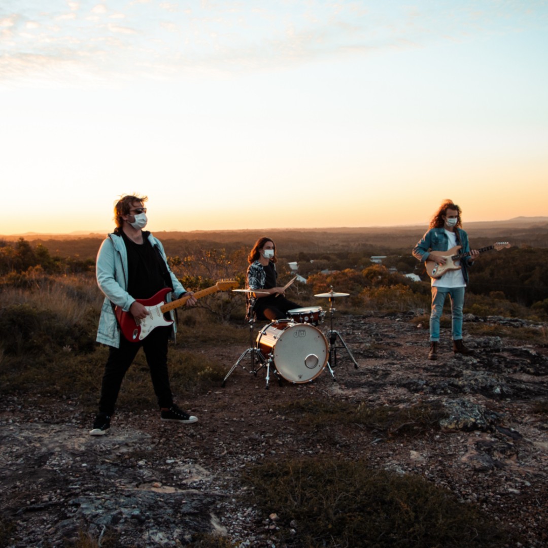themanicklabel's tweet photo. Celebrating over 3000 streams on Spotify  for SCREW THE SITUATION for @totheskiesband - take a peak at their behind the scenes vision #sts #tts #musicmeansbusiness #pushworth #manick https://t.co/lJYCuoBWqc https://t.co/9QvoTCuJuF