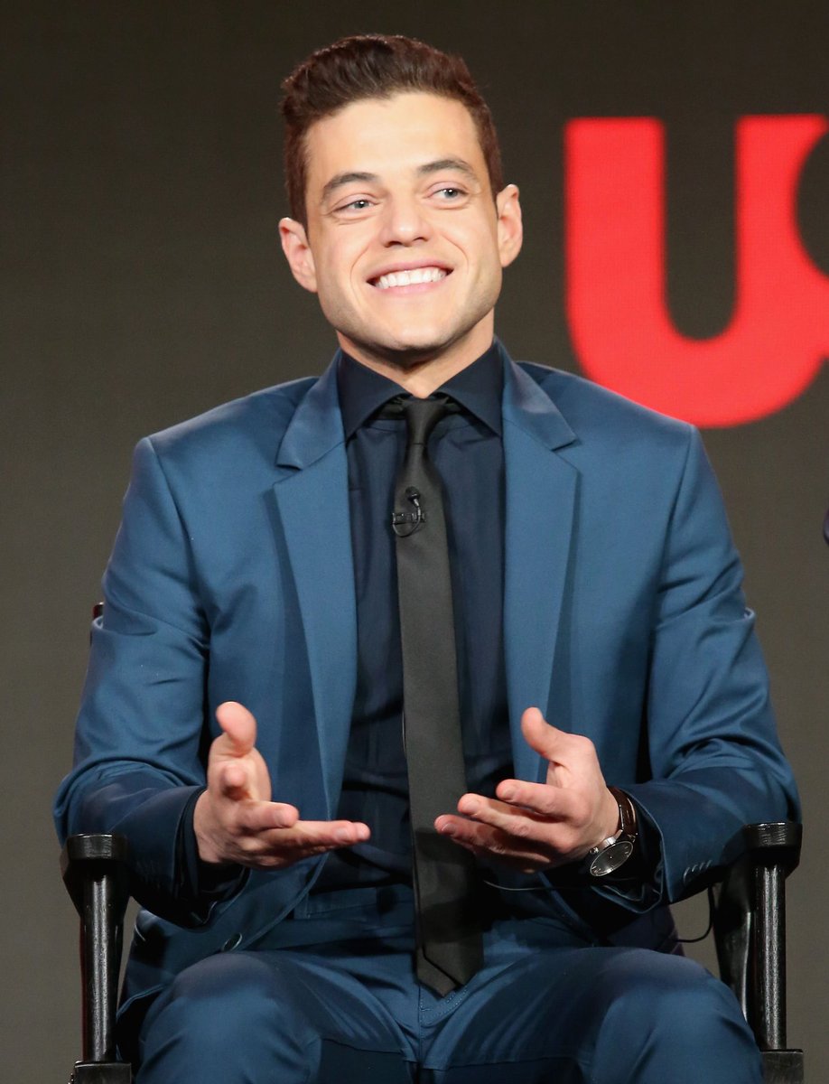 AAOsAwesomeFans's tweet photo. Talk Show Thursday 🎤 Rami, his gorgeous smile, & his funky socks doing a Mr. Robot promo interview in 2016 🥺😍🥰 #RamiMalek #RamiThemeDays #TalkShowThursday *thread* https://t.co/0nCegMhusj