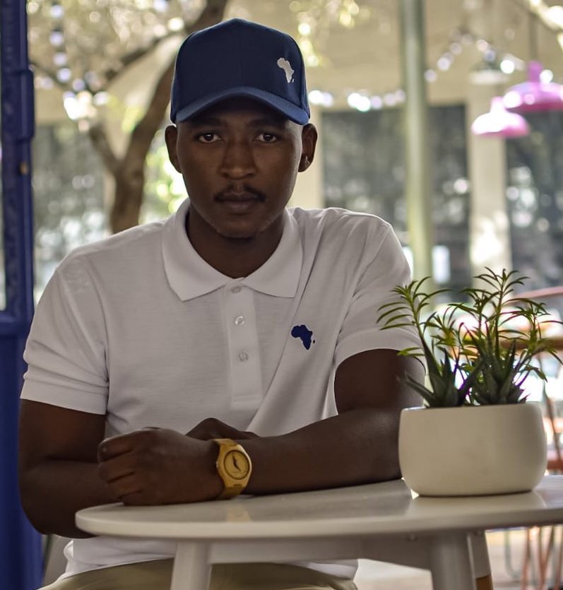 Lebese_Lebogang's tweet photo. Spring is here!!! ☀️
Grab yourself a golf T-shirt for only R299
Golf shirt R299
Shirt R399
Cap R150
Watch R799
We deliver and courier nationwide.
Call or Whatsapp us on 0780099222
@AkaniAfrika on Twitter, Facebook and Instagram
#Ngowakho Boohle #TheCryingSpace https://t.co/EtawnoBbx9