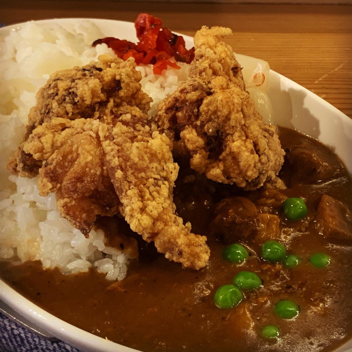 kitakami_portal's tweet photo. 本日はreppiさんへ😊
ワンコインの油淋鶏が売り切れだったため、唐揚げカレーを🤤
ここの唐揚げ大きくてめちゃジューシーで大好きなのにカレーまで🤤
最高です🤤
#全ての北上好きに届け
#岩手 #北上 #ランチ #北上ランチ #唐揚げ #カレー #KITAPO #キタポ https://t.co/CgHzypzY4J