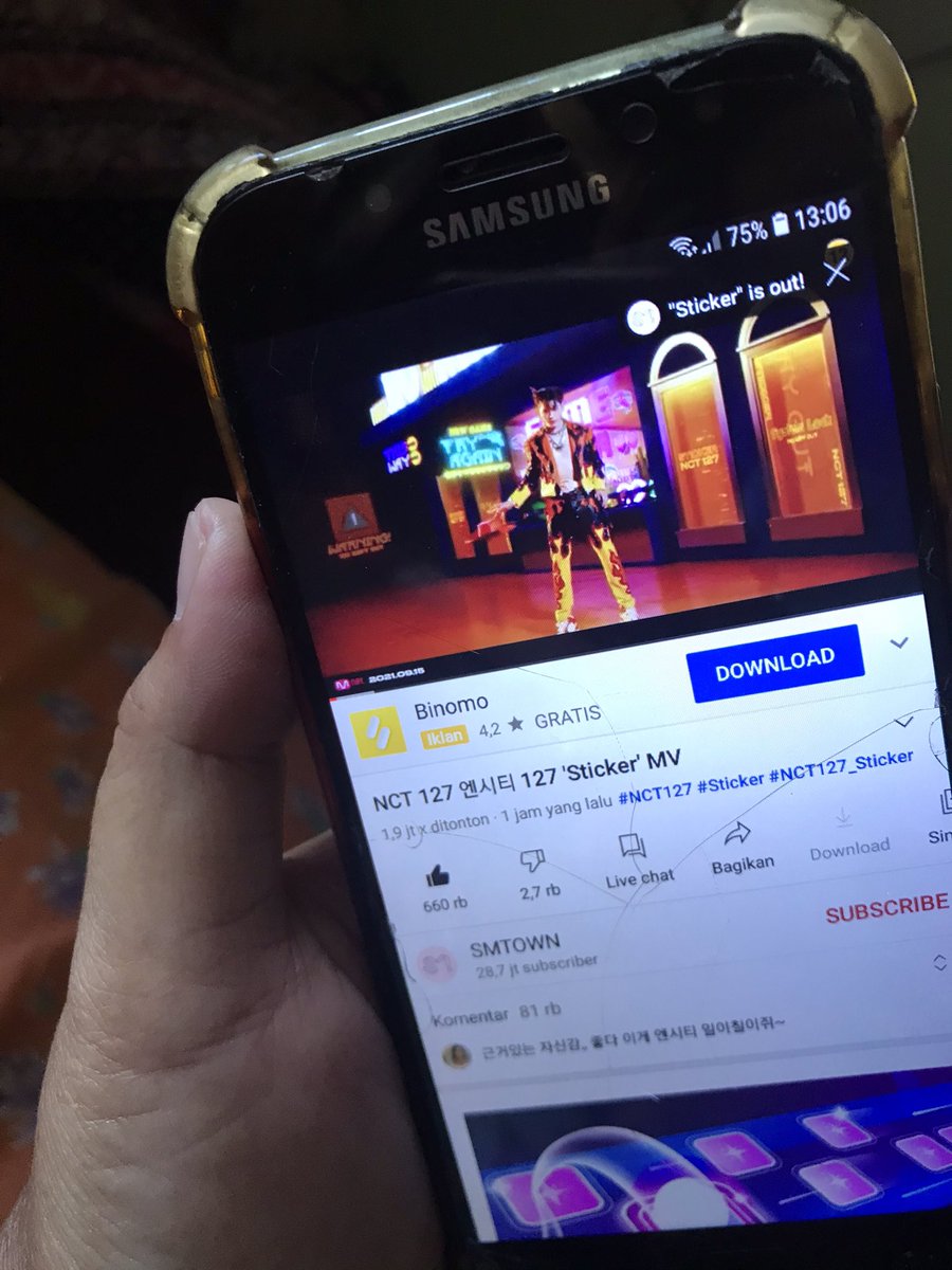 onyourm28's tweet photo. mam mom watching nct 127 t__t 

#NCT127_Sticker      
#NCT127Sticker_Accessed
#시즈니랑_붙어있자_STICKER https://t.co/9Wpebrb7Yb