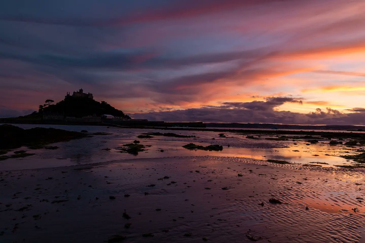 KFreidl's tweet photo. A quick drive to visit #saintmichaelsmount after work last night payed off.
Low tide and sunset coincided beautifully. The sky, water and sand all lit up ๐๐โค๐งก๐
#stmichaelsmount #cornwall #mountsbay #dramaticseascapes #seascapephotography https://t.co/V9PlMp53Gt