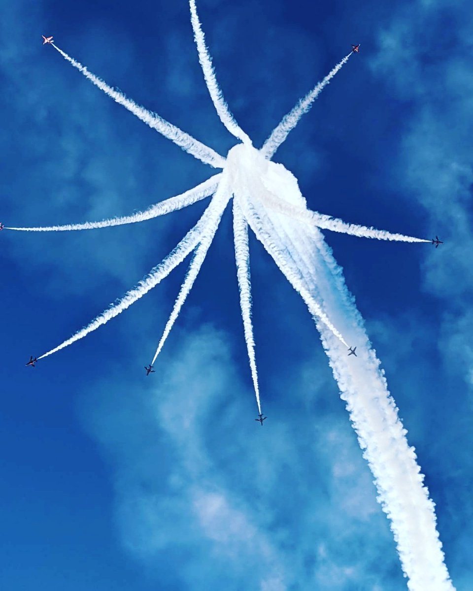 ben_dra4's tweet photo. @rafredarrows at @BOHAirport yesterday leaving the airport heading for @IsleOfWightFest 

@RafRed1 @RAFRed2 @RAFRed3 @RAFRed4 @RAFRed5 @jonbond_red6 @rafred7 @RAFRed8new @RedArrows9 @RAFRed10 https://t.co/41EL1GP94x