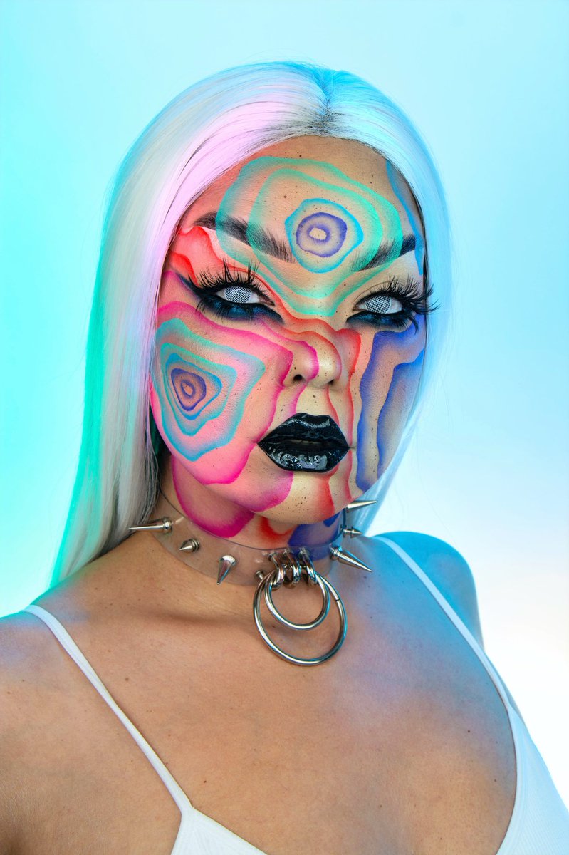 mua_agapi's tweet photo. was scrolling on Pinterest and I saw this look and I want to try to recreate it. But i couldn't find the original creator If you know the creator from this look please tag him/her so I can geve them credit. @plouiseacademy 
Rumour 0.5, 03,Hint of mint,Banging blue,Vivid violet https://t.co/Wx6YfJU010