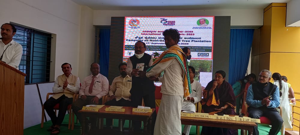 UAS_Raichur's tweet photo. International Year of Millets-2023 Campaign at UAS Raichur 
#millets #SahiPoshanDeshRoshan #icar #nutrigarden #kvk #BharatAmrutMahostsav #Aatmanirbharkrishi #milletproduts

@AgriGoI
@nstomar
@KailashBaytu
@PIB_India
@MinistryWCD https://t.co/iCZnwnLjA4