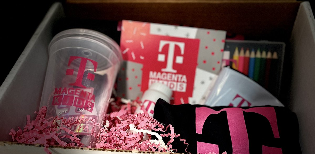 CristalTmobile's tweet photo. Thank you!! @TMobile #Magentakids #Amazingbox https://t.co/OgzaeHQR6S