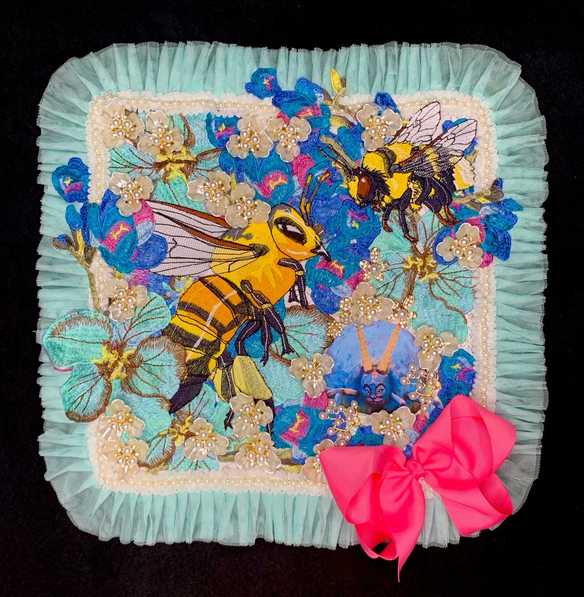 BowlesJohnson's tweet photo. Divide and Conquer (Battles), 2020
mixed media assemblage
16 x 16 x 3 inches
Published in
CandyFloss, The Enchanted Issue, October 2020.
#art #womensart #socialjustice #fiberart #probablecause #testofyourleadership #thatsyourproblem #DHR https://t.co/jr6b43WXut