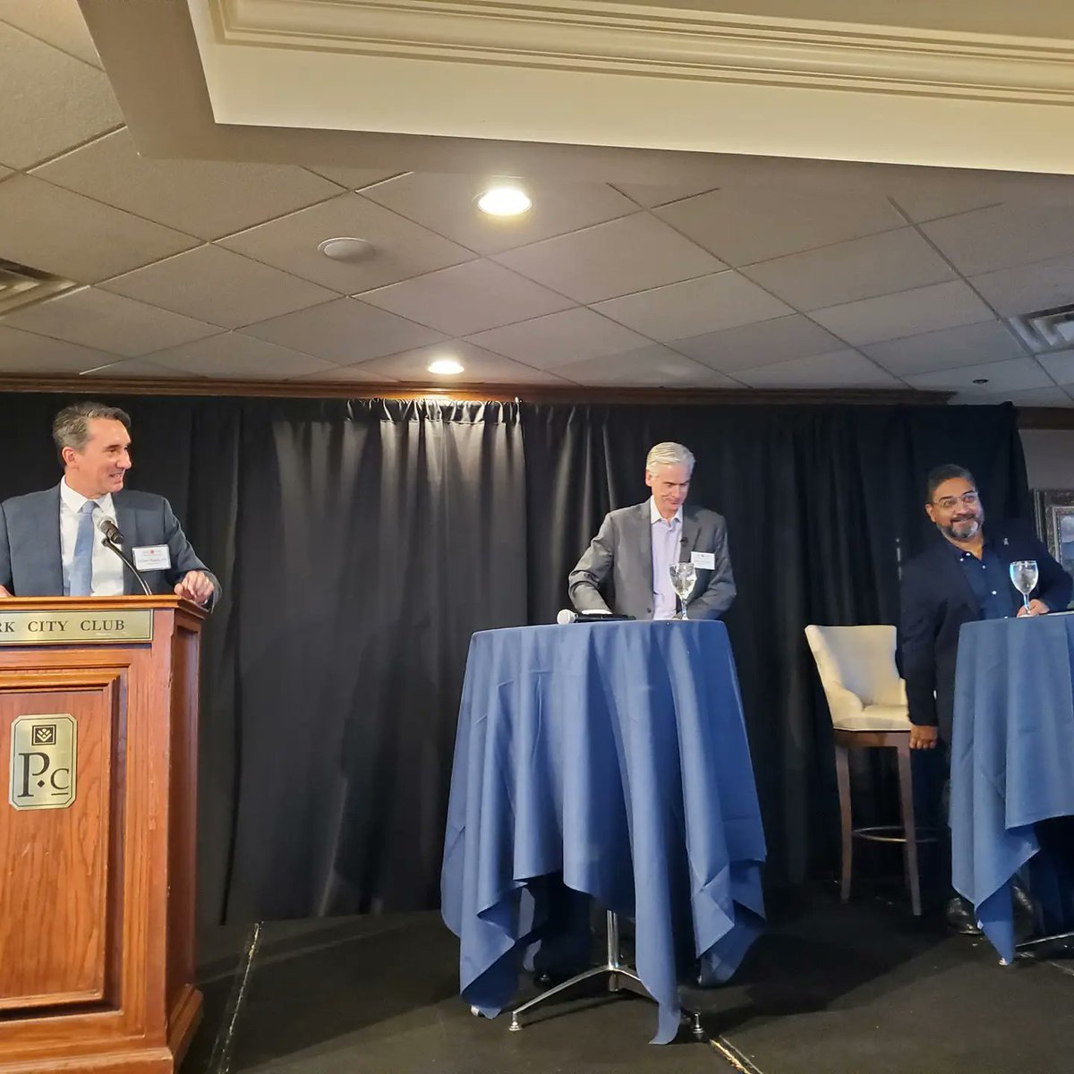 ProfSmak's tweet photo. Yay! Our 1st in-person @SMUCox @CaruthEntrep @forum_venture in 1.5 years An outstanding program on the story of 2 hot ipo Dallas area companies @alkamitech and @LanternPharma w/ moderator @HubertZajicek from @HWildCatters
And yes we also streamed the program
#newnormal https://t.co/C1WuoHVA3q