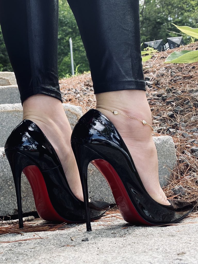 luv_heels on X: #luvshoes #highheels #louboutin #shoes #heels #FridayVibes  #TGIF #stilettos #heels #officeheels #jeans #jeansandheels 💋   / X