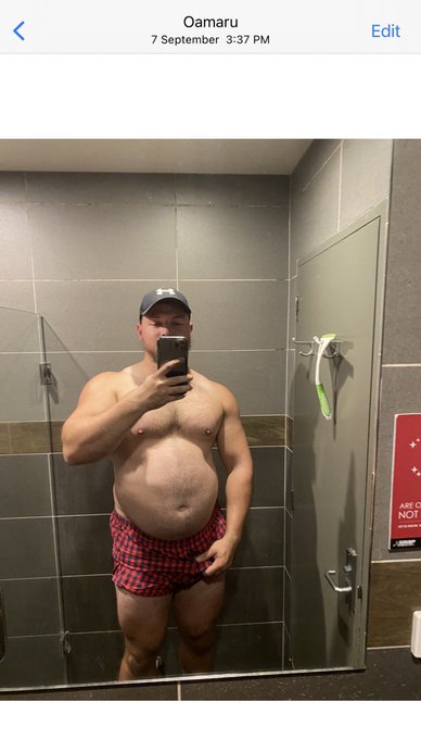 These photos are 3 years apart 😂 which one do you think fucks better? 😈 https://t.co/Sujm7FUUYh