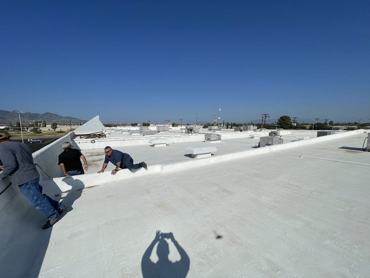 HenryCoAZ's tweet photo. Great day in Sierra Vista! Shoutout to Sherry at #443 for a great Pro lead! Conducted a FREE roof walk for a BIG account and closed the deal! Should be HUGE for future business! Great partnership = Great success! @sperryhenryco @HenryProSales @HomeDepot @TheHenryCompany https://t.co/0bX0rlSjdM