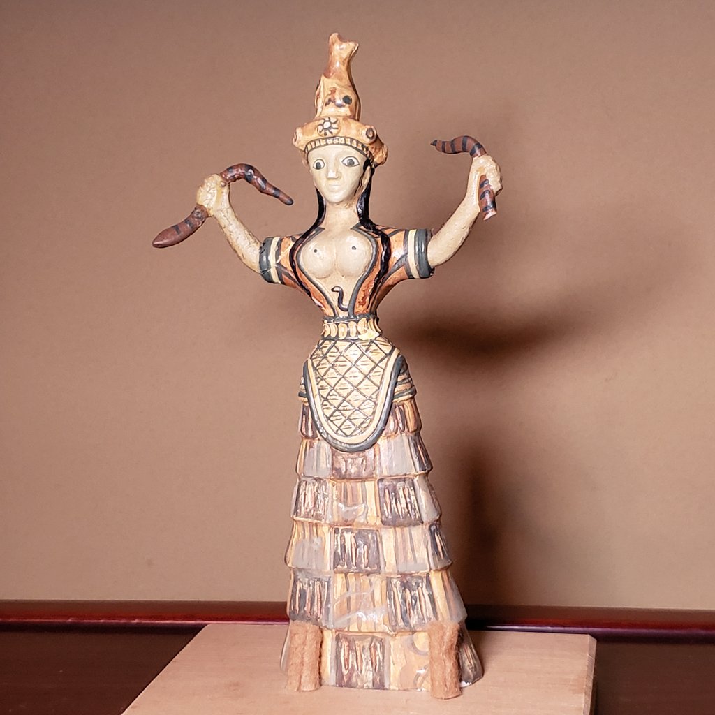 tw_linlin's tweet photo. ギリシャのクレタ島にあるクノッソス神殿から出土したと言われる Goddess of the Snake (1600B.C.)
これは、ギリシャ博物館のレプリカのお土産品 (2000年)
#海外土産 #Greece #HellenicRepublic #ellas
#Knossos #Knossus #Cnossus #Crete
#SnakeGoddess
#StayHome #WearAMask https://t.co/Jp3CiMuMFy
