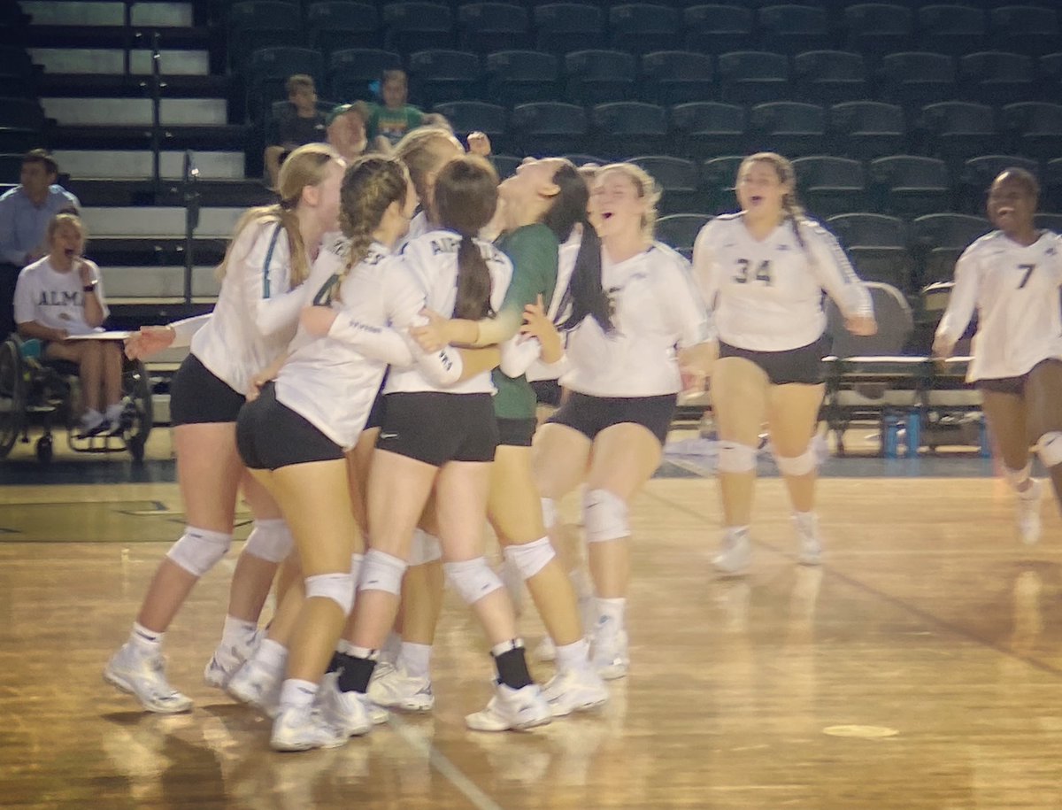 Alma_volleyball's tweet photo. In the words of @_rachel.james, “this is what winning looks like!” #micdrop #only1airedale #10yeardroughtisOVER 💚🏐💛 https://t.co/j4ztrWM7iF