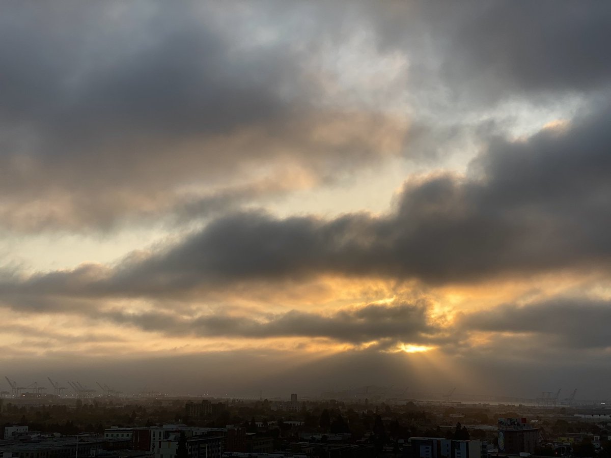 “Even when the #sky is full of #clouds the sun still shines above”-Janetdonaghy #sunset #BayArea #weather #Oakland #SanFrancisco #California #USA #nature @VisitCA @ThePhotoHour @LensAreLive @sunset_wx @Sunrise2Sunsets #sunsetphotography @NWSBayArea #KTVU @_sundaysunsets_