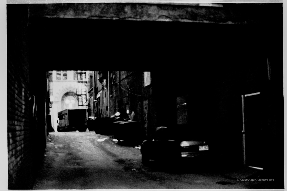 _GVU's tweet photo. MTL septembre 2001
.
.
.
#ruelle #backstreet #obscurité #darkness #analogphotography #photographieargentique #argentique #noiretblanc #blackandwhitephotography #streetphotography #photographiederue #kodaktmax400 #1600iso #montreal #quebec #canada #september2001 https://t.co/h5pgY0baMU