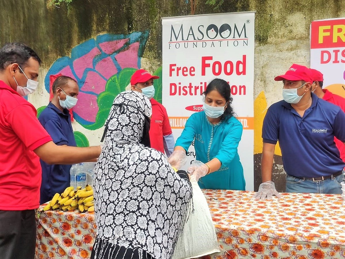 HighwayConcess1's tweet photo. The purpose of human life is to serve and to show compassion and the will to help others #AlbertSchweitzer
#HC1 and Shillong Expressway Pvt. Ltd. tried making a difference by serving the less fortunate at #Mumbai in partnership with the NGOs #Kshamata and the #Masoom Foundation. https://t.co/FioN9Fg7gu