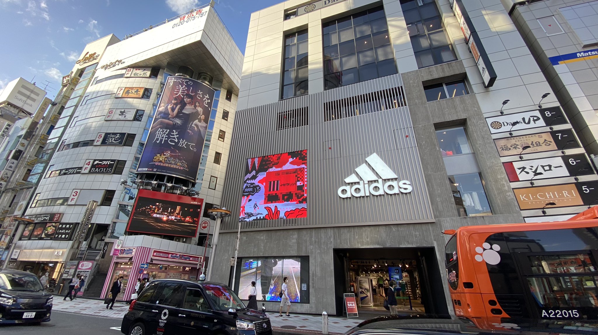 ヘルミッペ Adidas Brand Core Shibuya 渋谷109前 で9 2 9 19までコラボ展示をします アディダスのクリエイターを尊重する姿勢にいつも勇気づけられています 大きめの映像と絵を描きました T Co Dx57pwflsl T Co Ktjd3szl3r Twitter