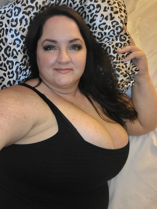 Day 1 in the books. The expo starts tomorrow but the hotel it's already packed with industry talent.<a href="/tag/miami"class="tags"><span>#miami</span></a><a href="/tag/exxxotica"class="tags"><span>#exxxotica</span></a>