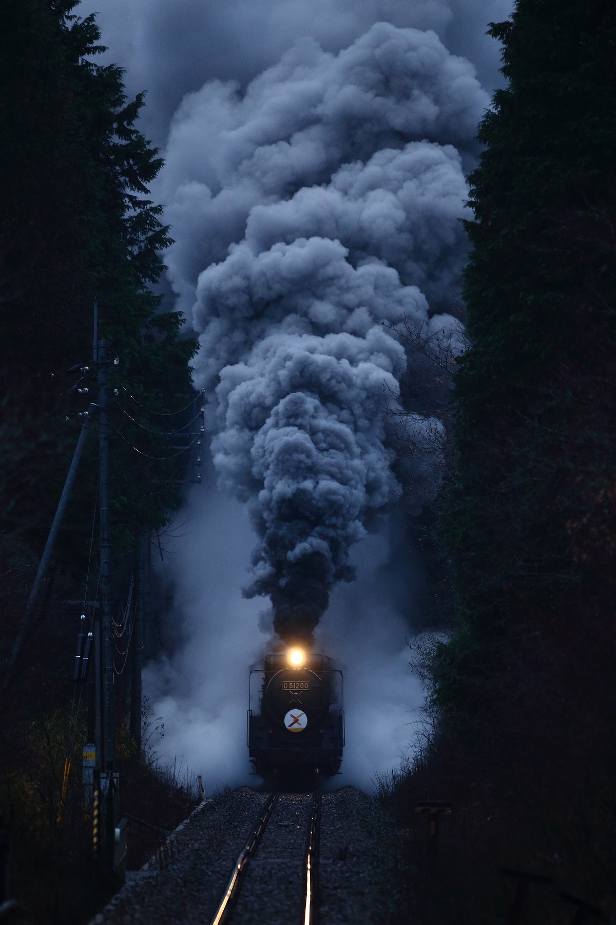 でかまる これを見た人は蒸気機関車を貼れ デゴイチ大爆発 最高のクリスマスプレゼントでした T Co Eaymam324a Twitter