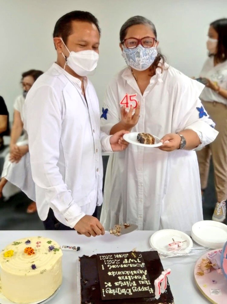 45 tahun AYAHBUNDA.  Semoga kami makin menjadi kanal media informasi dan edukasi untuk orang tua masa kini. Follow kami di Twitter ini, Instagram (at) ayahbunda_ dan FB page Ayahbunda.